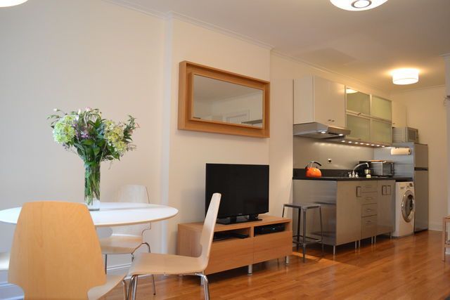 390EVERETT - Photo 2