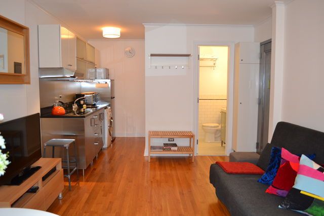 390EVERETT - Photo 3