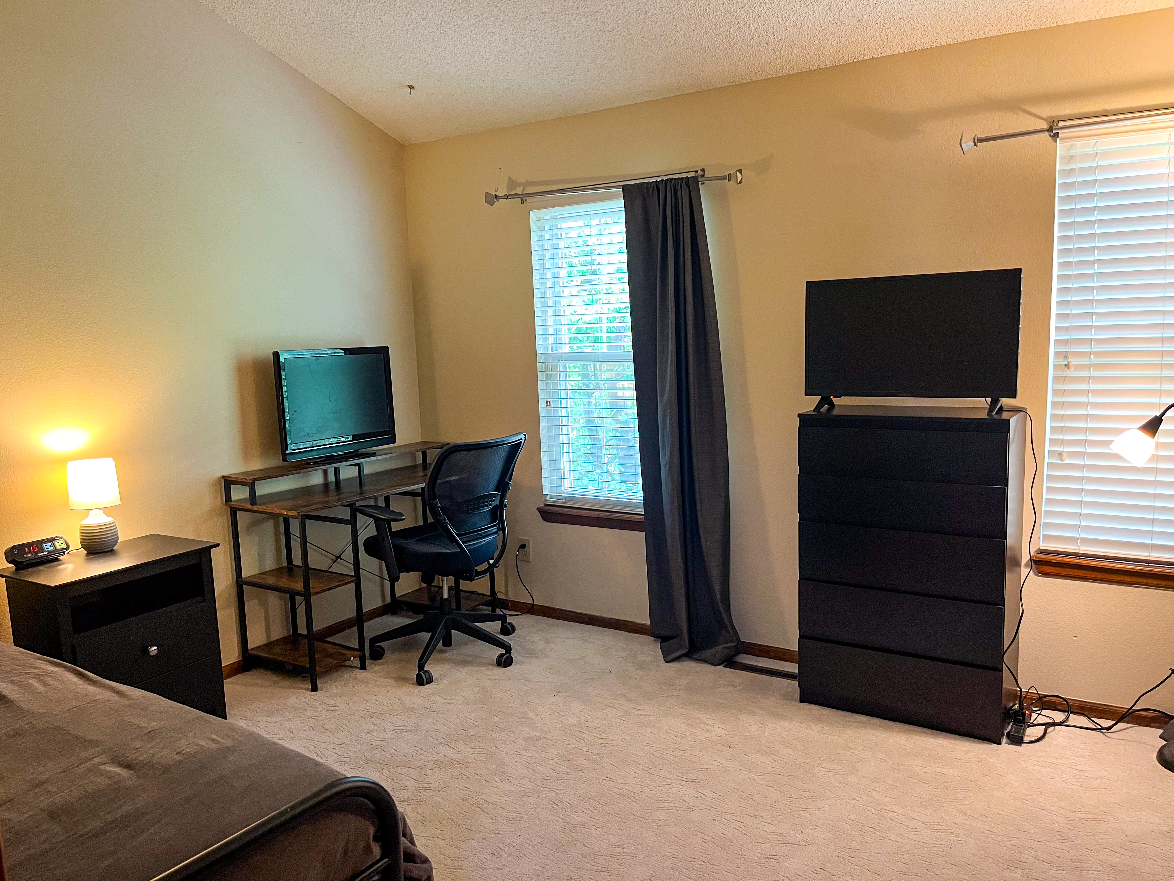 Spacious Townhouse Room for Rent in the Heart of Louisville, CO